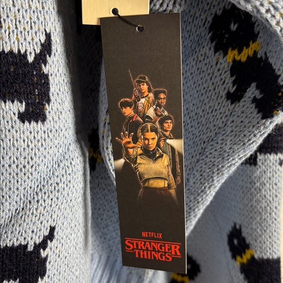 Netflix Stranger Things Scottie Dog Blue Sweater Erica No Boundaries 80s Retro - Picture 5 of 9